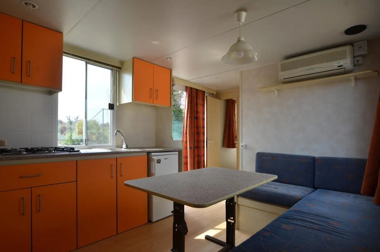 روفينج Flores Mobile Homes بيت ضيافة