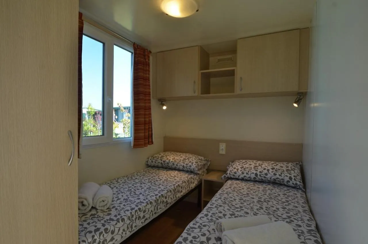 روفينج Flores Mobile Homes