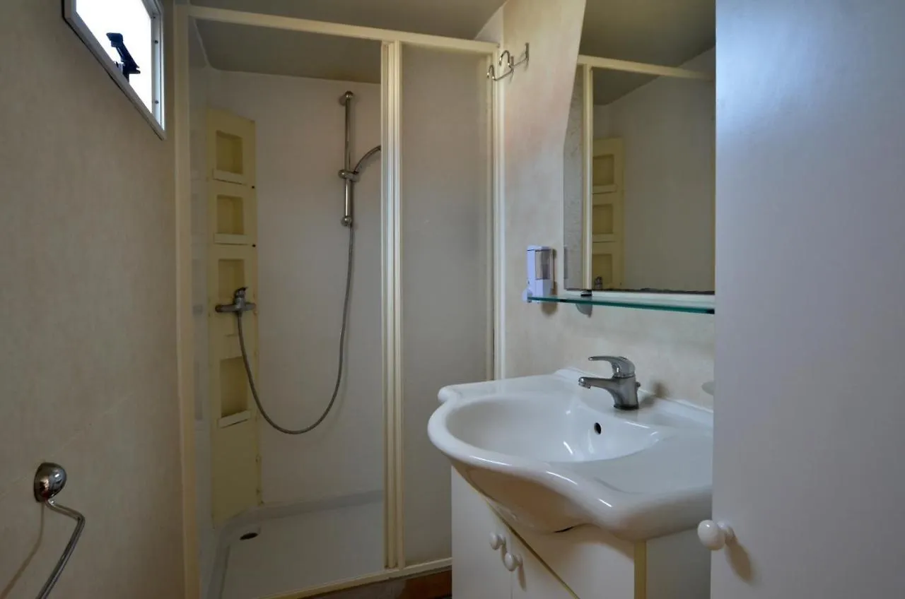 روفينج Flores Mobile Homes