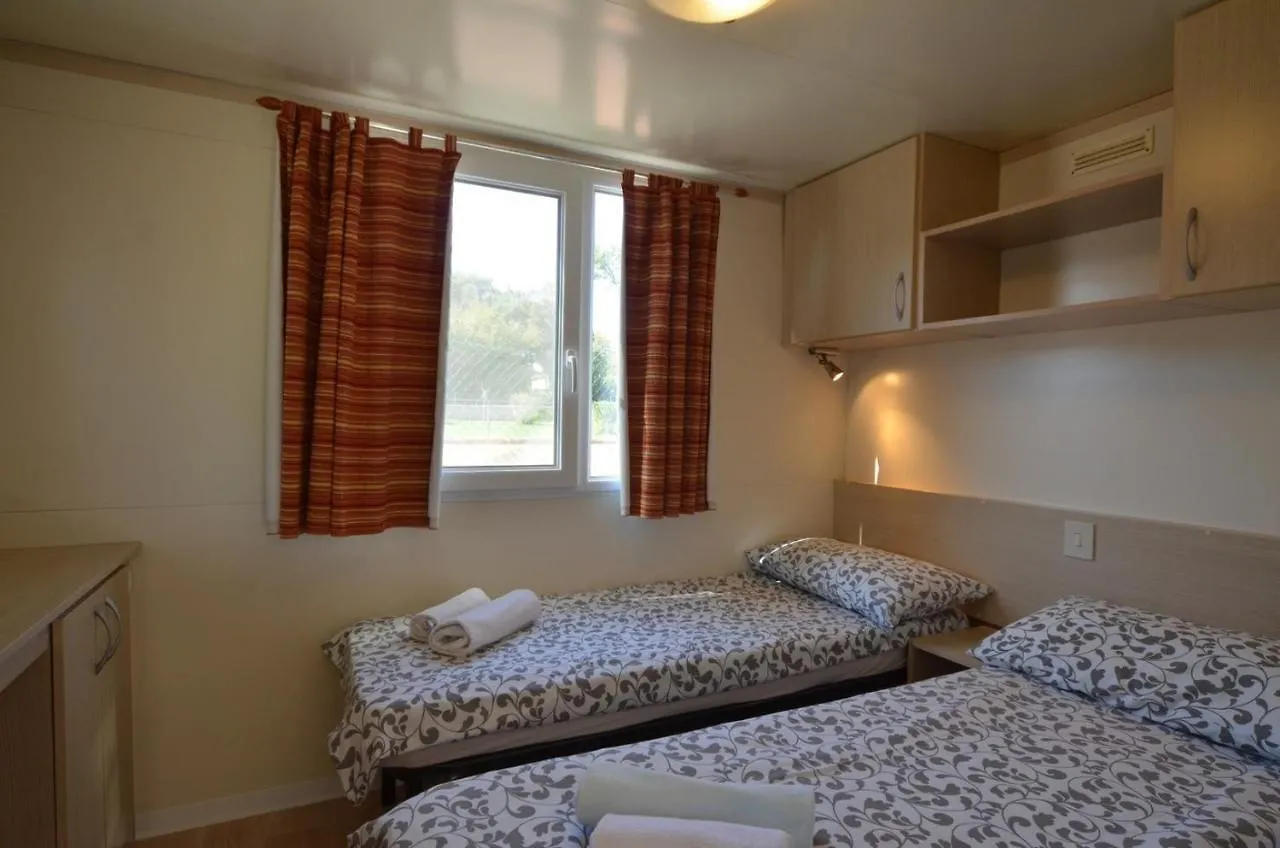 روفينج Flores Mobile Homes كرواتيا